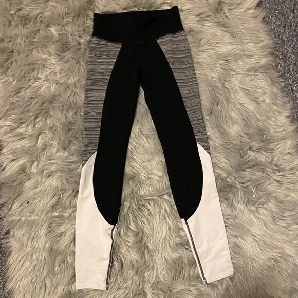 Athleta Women's High Rise Jacquard Flow Chat Tight leggings Pilayo Black Size Xs - Picture 7 of 9